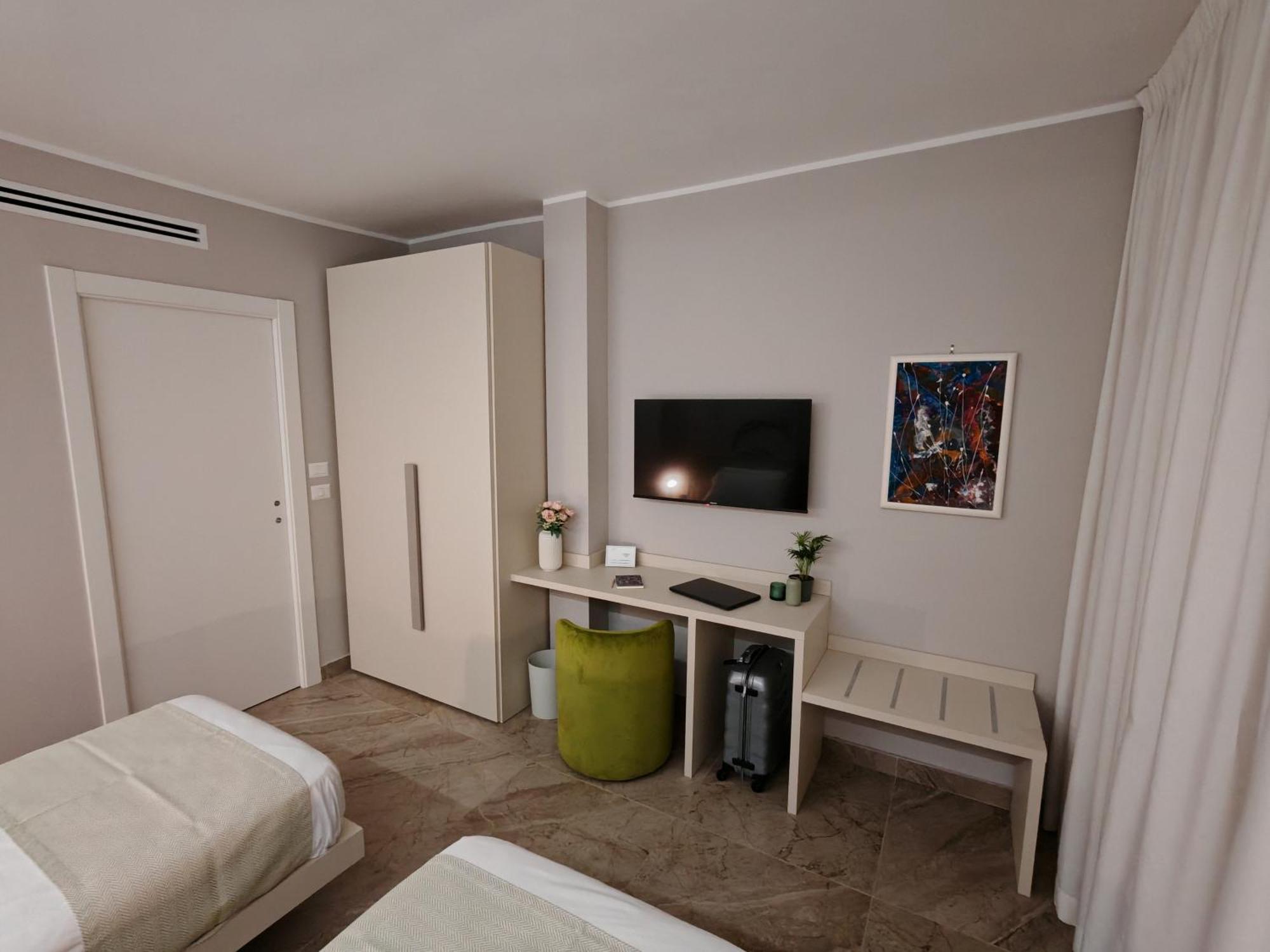 Effe4 Lovely Room Bari Bilik gambar